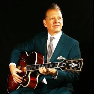 Jinx Jones guitarist